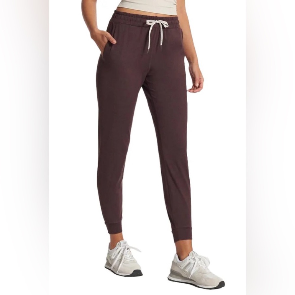 Vuori performance joggers